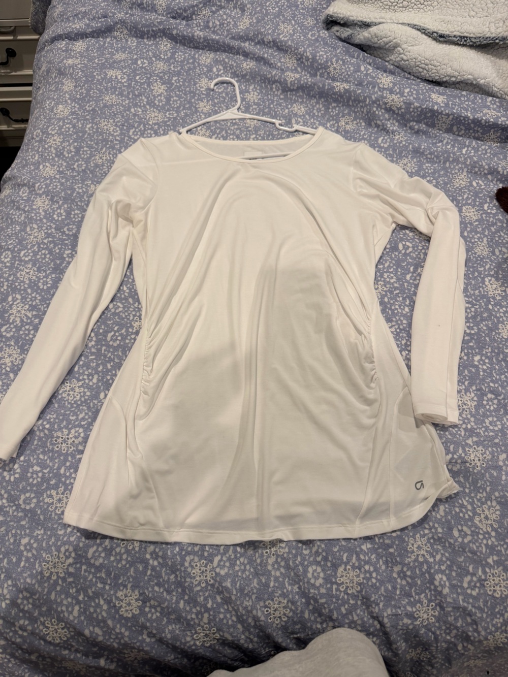 Maternity White Long-Sleeve V-Neck Sleep Top